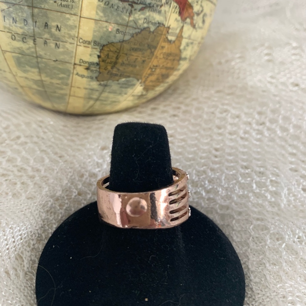 Beautiful rose gold ring. - Picture 2 of 3